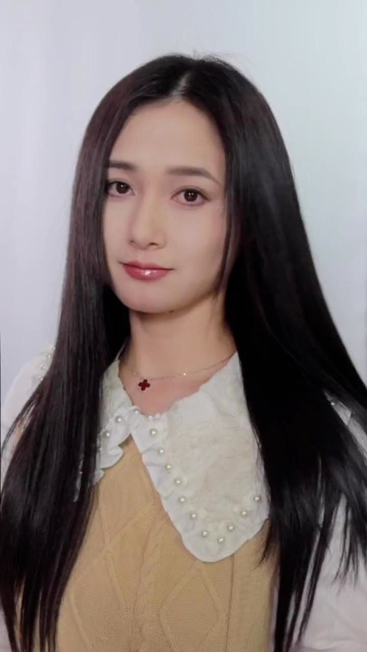 一头乌黑亮丽的黑长直秀发,益达女孩是多少人的女神呀!