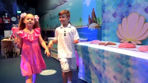 搞笑萌娃：美人鱼安娜和小海盗罗姆，不可思议的海底世界扮演游戏