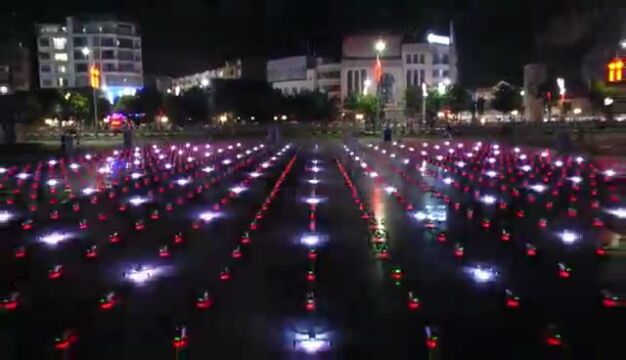 广西首家低空飞行营地落户凤山,千架无人机预演点亮山城