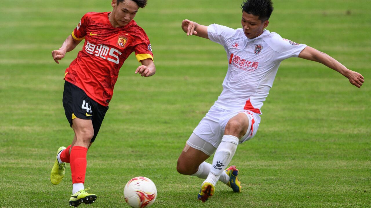 最年轻广州队中甲首秀!8000铁杆观战,10脚射门压着对手打