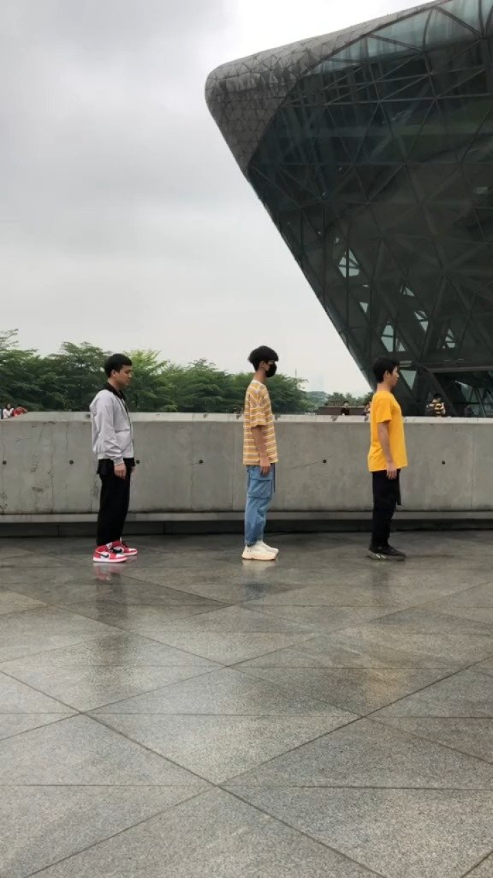 滑步教程 今天和沙雕徒弟一起滑步,简单吧,你学会了吗?