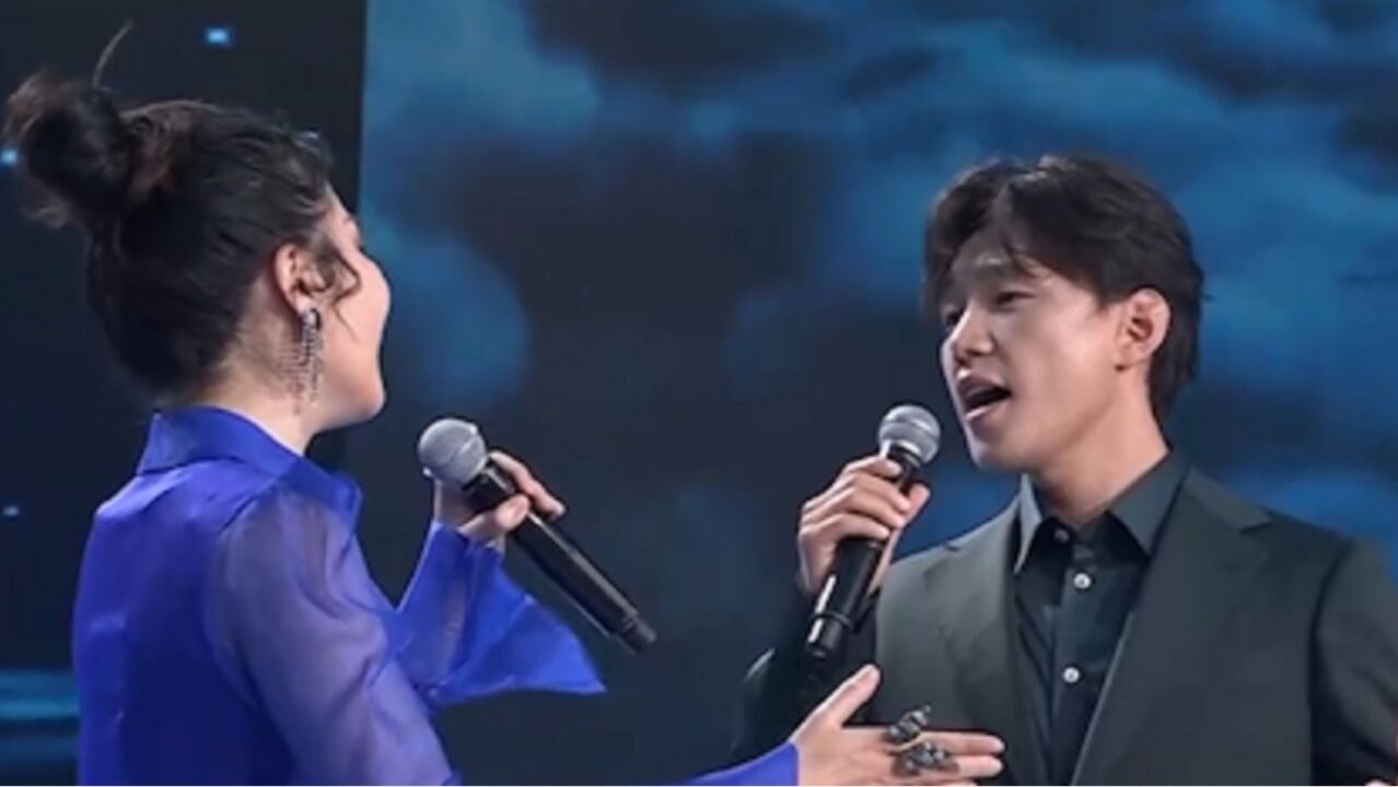 敖日其愣搭档张夏悦演唱《敕勒歌》,歌声大气磅礴,十分动听