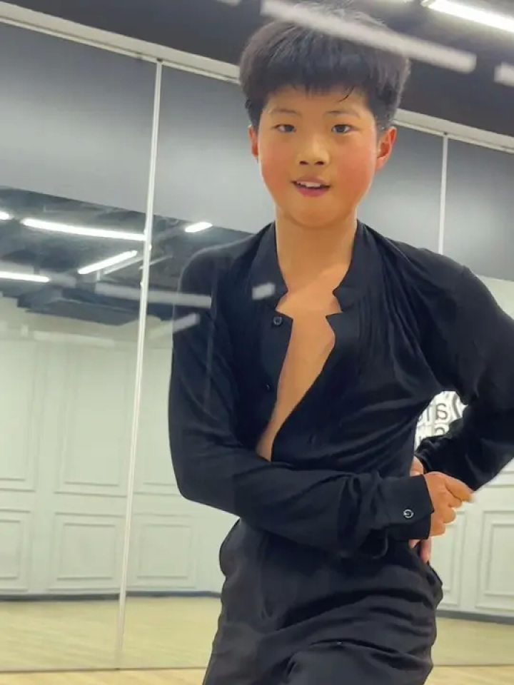 喜欢教室里,大汗淋漓的你#王俊熙 #王俊熙拉丁舞