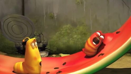爆笑虫子：小黄和小红吃美味的西瓜，还将西瓜皮当成有趣的跷跷板