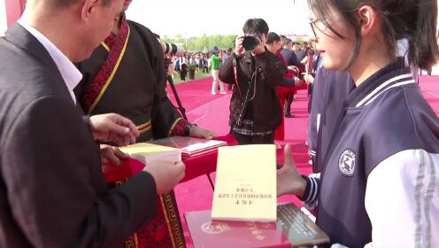 新疆铁门关市华山中学隆重举行2023届高三成人礼仪式