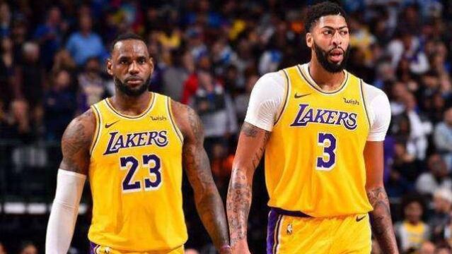 最后的冲刺！詹姆斯浓眉训练罚球+三分，哈姆透露两大球员伤情