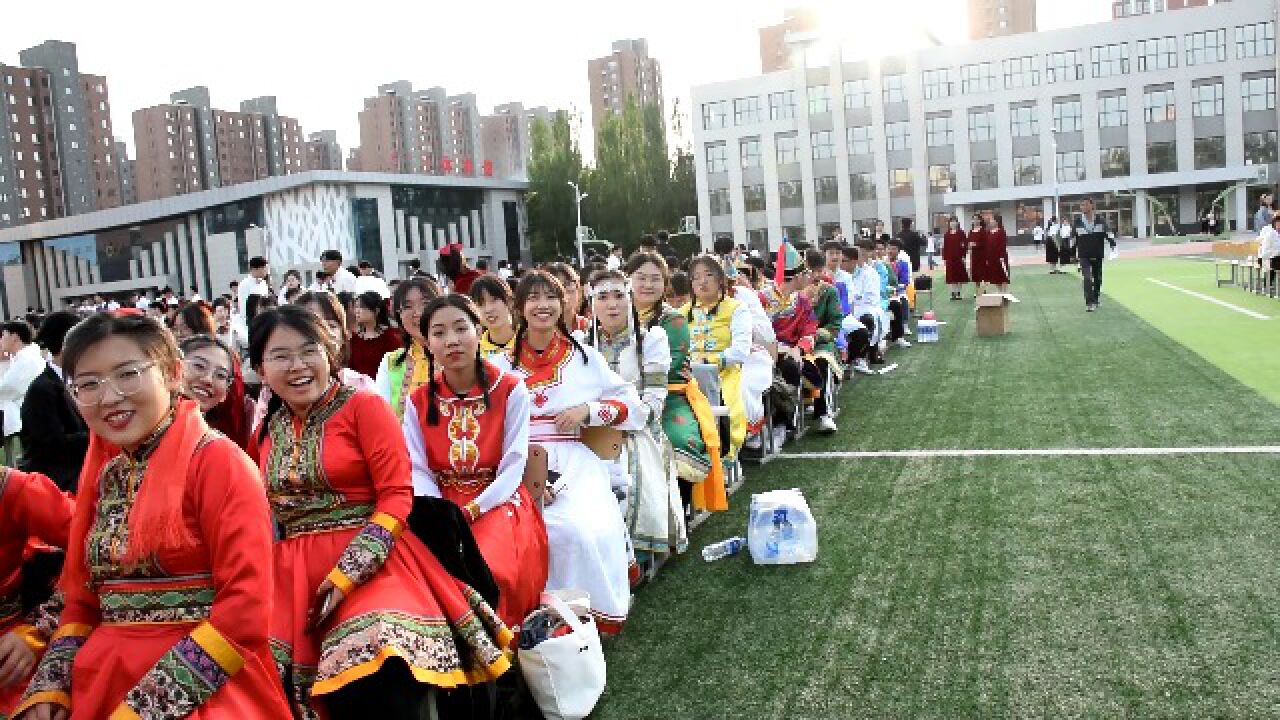 5.21喀左一中22届校园文化艺术节高二1班台前花絮1