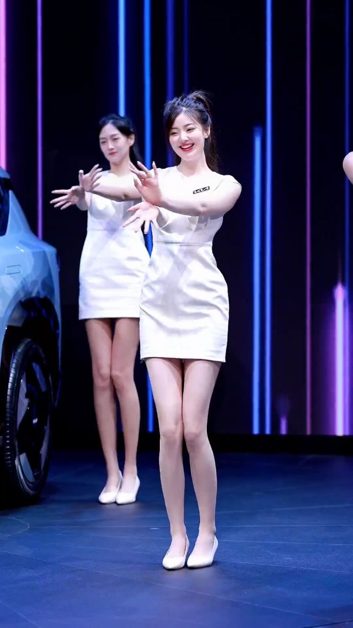 肤白貌美 #大长腿 #美丽动人 #车模春晓