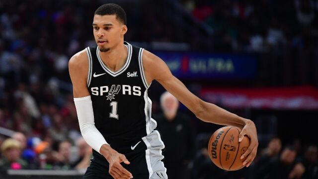 文班亚马砍38+10 一战狂刷记录成队史首人+比肩詹姆斯