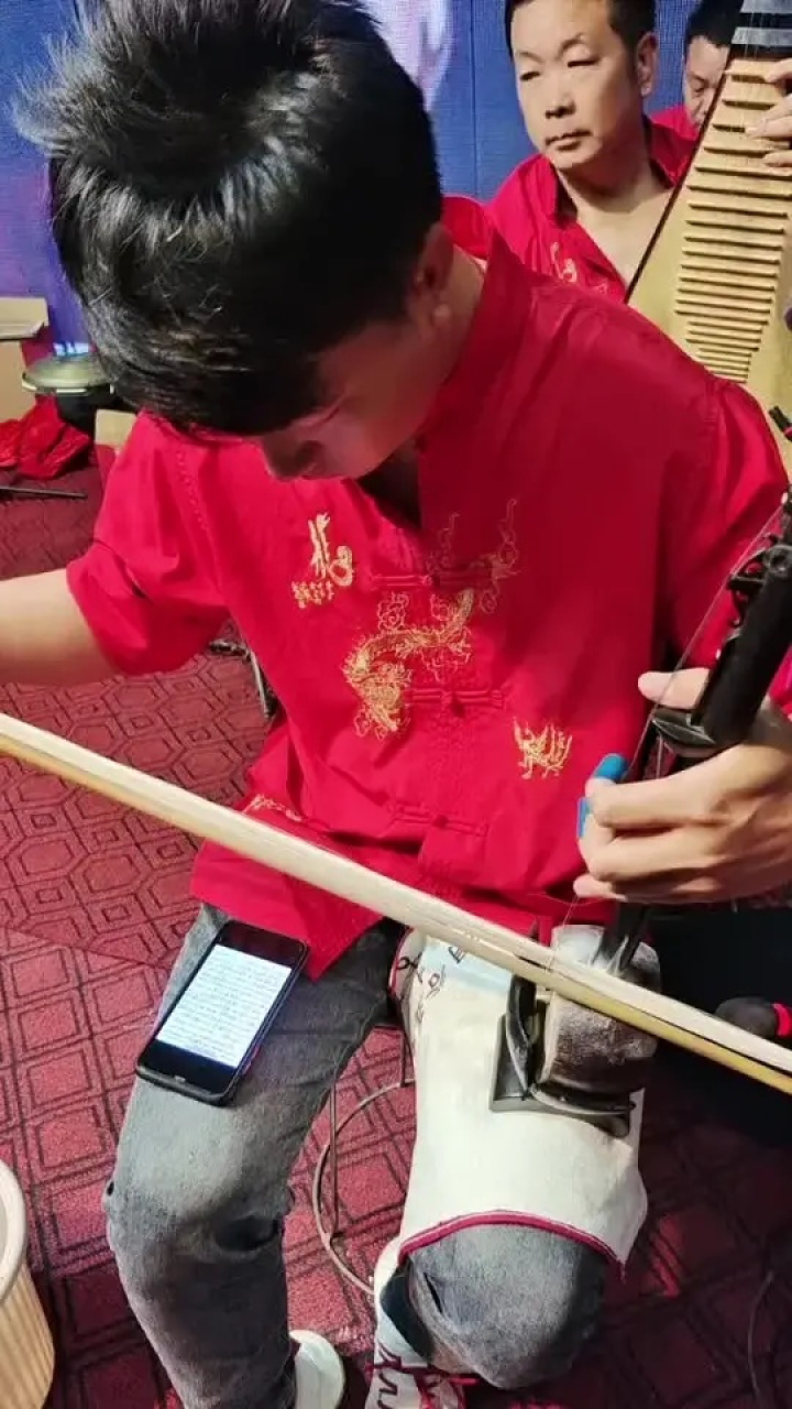 谷亚铭 帅哥 板胡