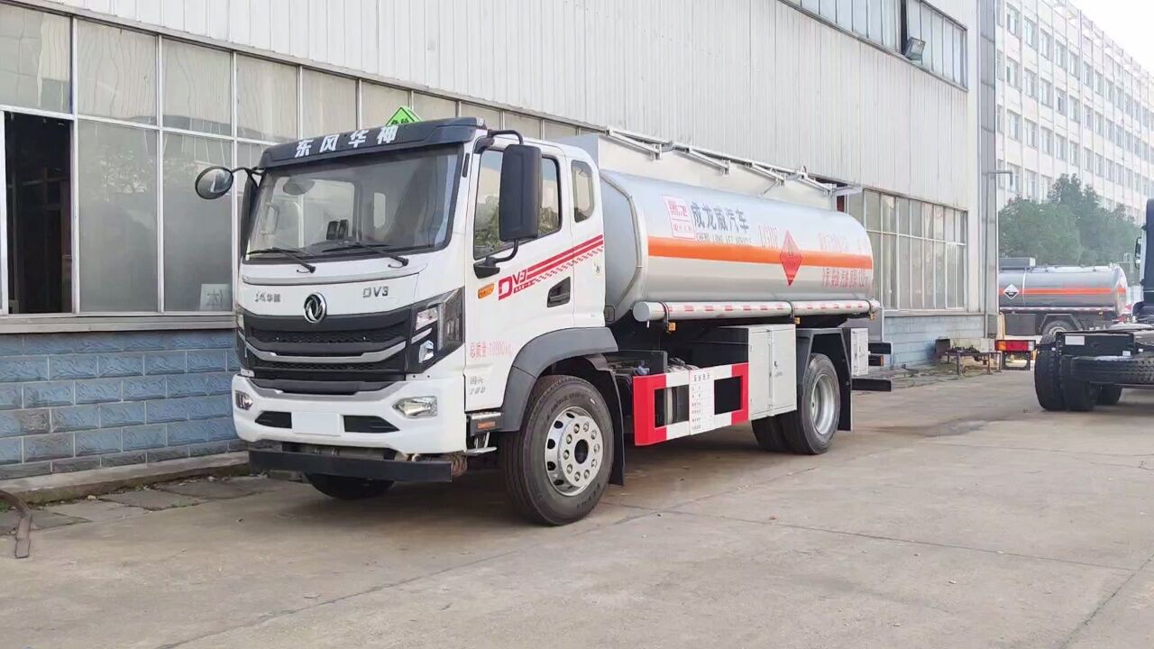 东风华神dv3标载十吨油罐车