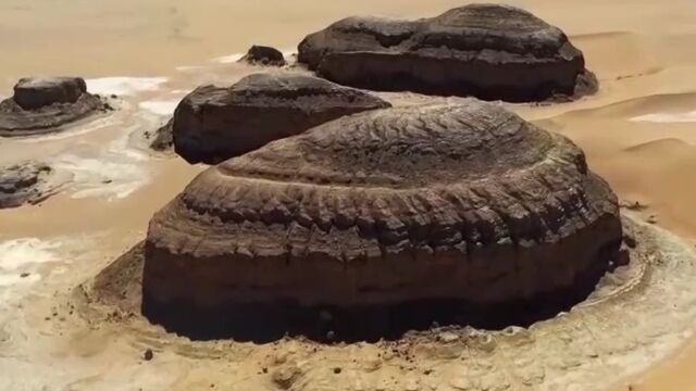 海西所在的柴达木盆地,在从前是一个巨大的湖泊,碳酸盐不断富集之后形成了石膏矿物