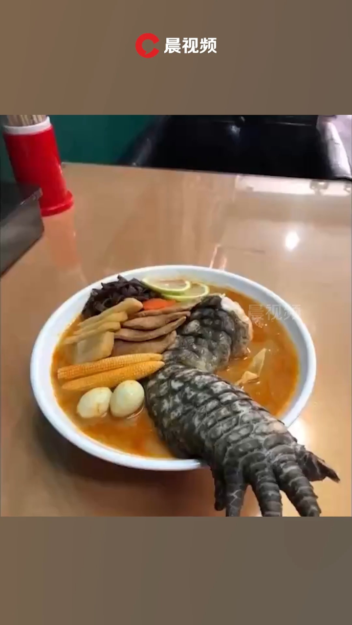 离谱!台湾拉面店推出鳄鱼拉面350元一碗,每天限量两份