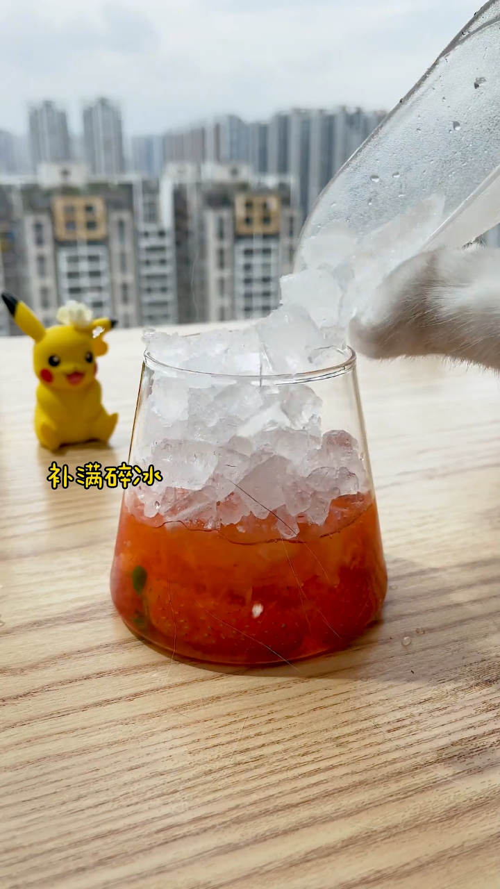 草莓螺丝起子:不好喝我把瓶子吃掉!