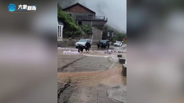 新乡辉县多个景区临时闭园 秋沟景区雨量较大:安排部分游客撤离