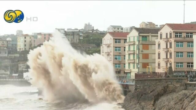 画面震撼,台风“卡努”在浙江温岭掀几十米高巨浪,中心风力15级