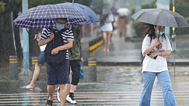 北京海淀区发布雷电黄色预警:局地短时雨强较大,还有大风