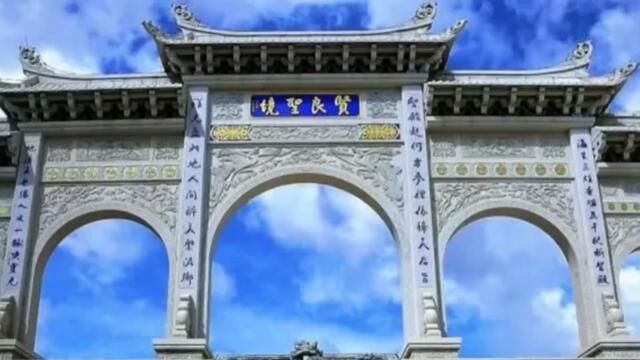 湄洲湾北岸妈祖的诞生地,贤良港又名“黄螺港”,今名山亭镇港里村,原为莆田县忠门镇所辖,现为湄洲湾北岸山亭镇所辖.