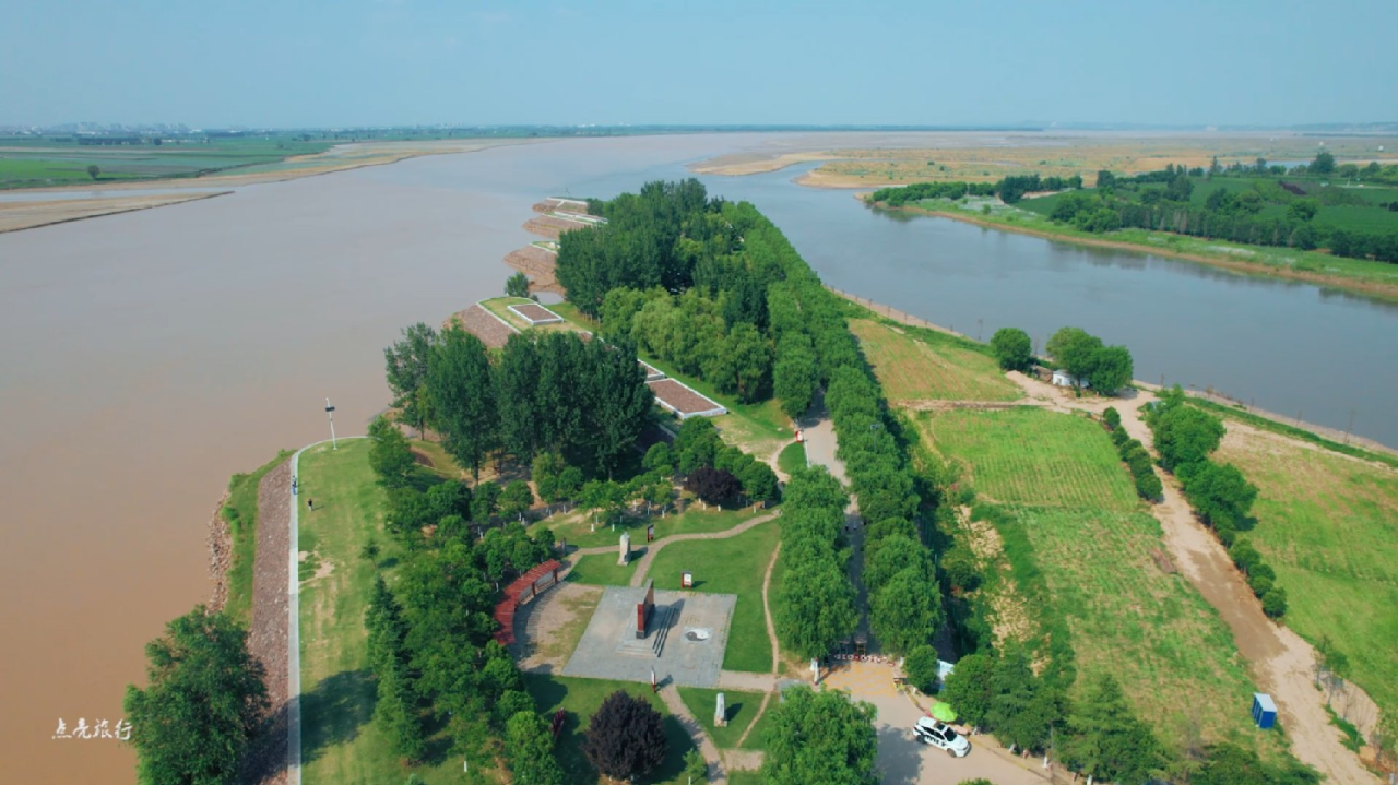 巩义市河洛汇流景区河南境内也有"泾渭分明" 美景