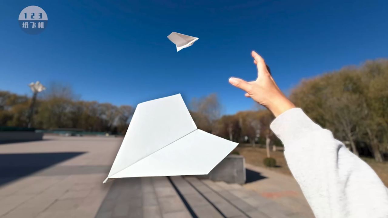 飞得超远!短机身破风者纸飞机试验型,超级回旋太爽了