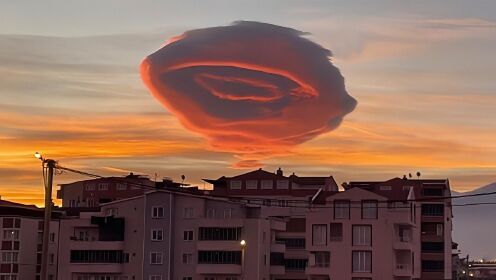 土耳其上空出现奇怪事物，看起来很像UFO，视频公开后网友炸锅了