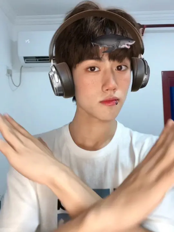 这才是猛男该跳的舞蹈 #憨憨男孩 #180大帅哥 猛男……高中生祝大家