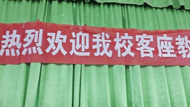 我是南航客座教授[拥抱] 世界冠军走进南昌航空大学[强] 传播休育精神,传授专业技术[拥抱]#体育精神 #羽毛球 #不负每份热爱