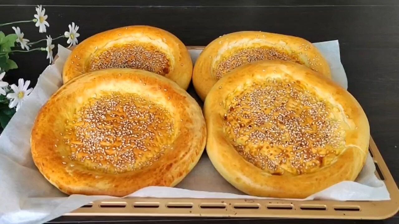 新疆美食烤馕饼,只要有烤箱就能做,配方正宗比例详细,酥香好_腾讯视频