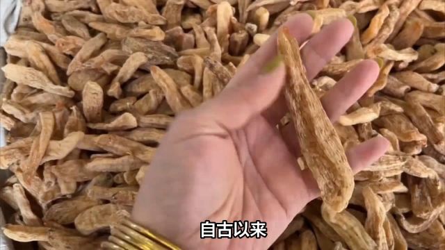 天麻:国家二级保护植物,珍贵的中药材和食材,它喜欢凉爽的气候和湿润的环境.它无根、无叶,不能直接从土壤中吸收无机盐、水分和养料,不能进行光...