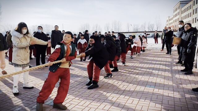 新开河镇中心小学拔河比赛