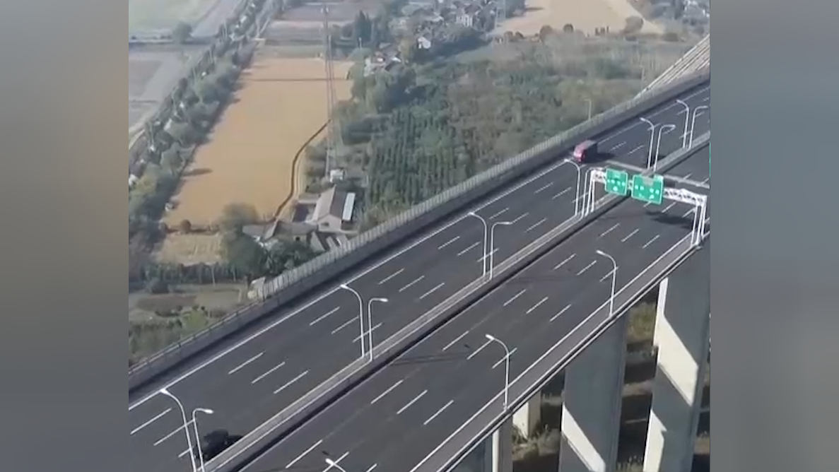江苏扬州:五峰山长江大桥南北公路接线工程交付使用