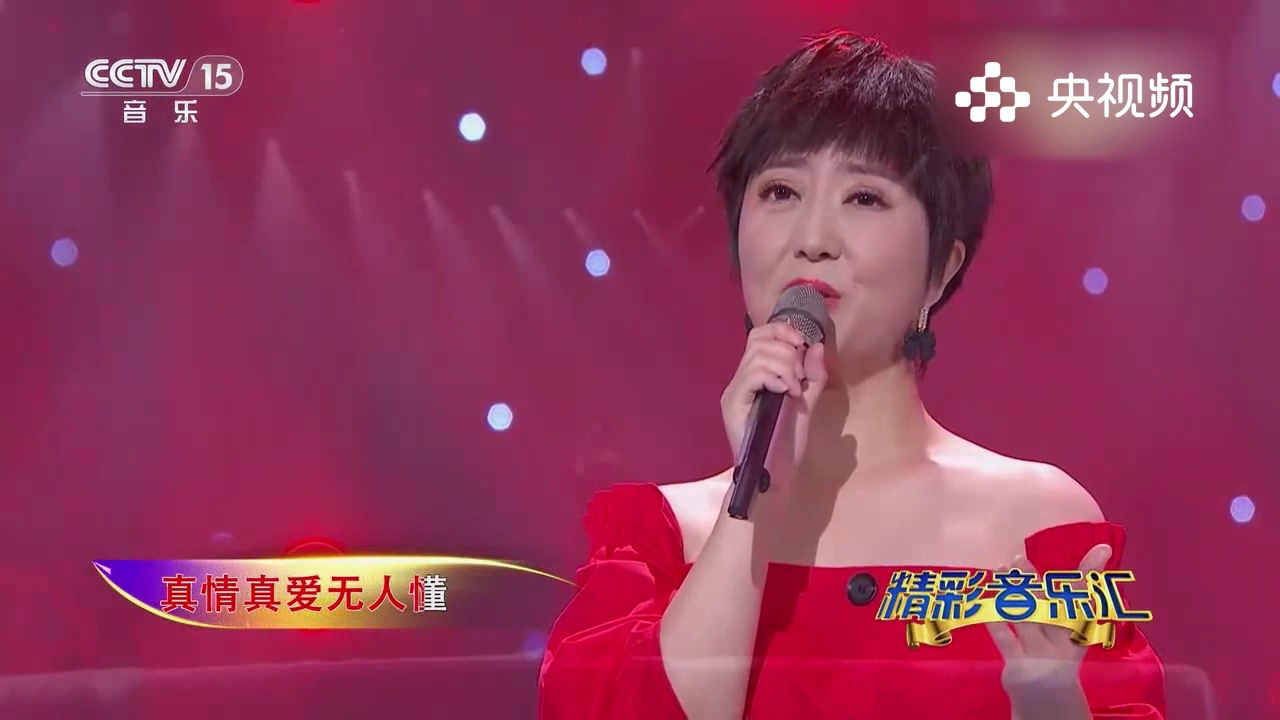 美女格格深情演唱女人花歌声太美听到的人都醉了