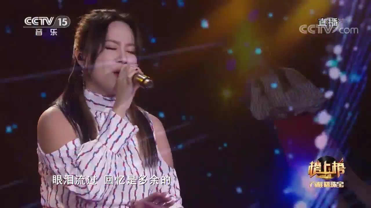 王紫凝翻唱的《一笑而过》,旋律优美动人,让人倾耳倾听