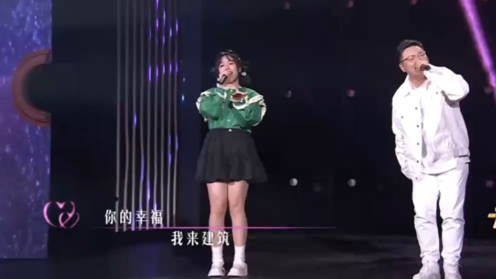 攀达组合演唱黎明神曲《非我莫属》,曲调轻快,瞬间点燃全场