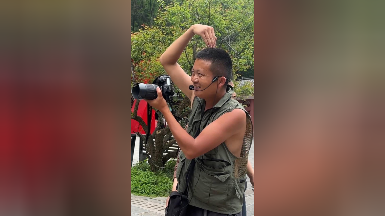 景区摄影师自学韩语为韩国游客拍照