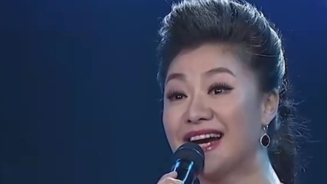 王丽达一袭红色长裙,演唱山西经典民歌,韵味十足绝佳之作