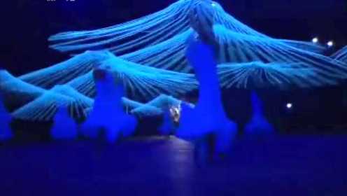 冬奥会和平鸽仪式 舞蹈演员翩翩起舞比喻鸽子在飞