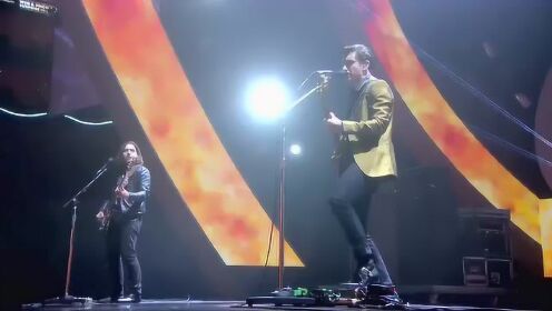 Arctic Monkeys《R U Mine？》Brit Awards2014 现场版