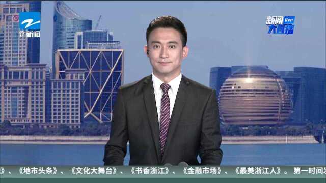 司机被卡车内 民警挺身而上