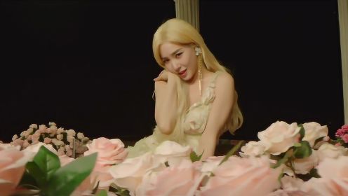 Tiffany Young《Lips On Lips》