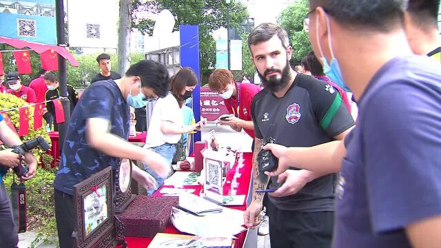 外援用微信支付买月饼 中甲在常州赛区里这样过中秋