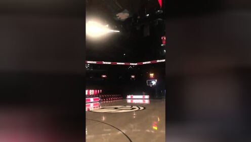 《布鲁克林篮网》气氛很到位！篮网主场装扮中国新年元素