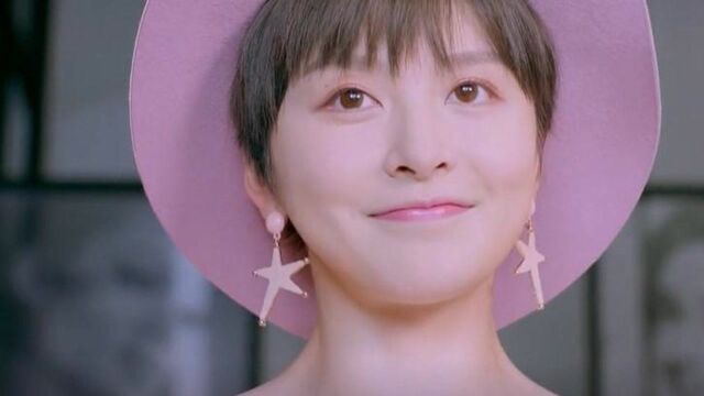 《甜蜜暴击》第31集04:程亚楠身穿长裙脚踩高跟,竟和骆冠言甜蜜约会