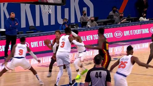 《NBA全场集锦》喂饼得心应手 特雷杨助飞卡佩拉空接暴扣