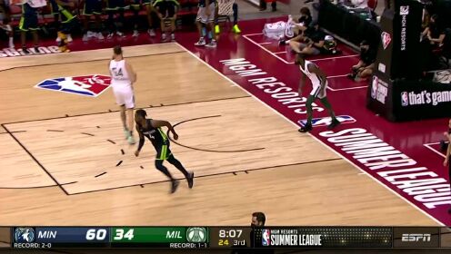 《NBA全场集锦》面对空篮肯定要肆意表演 诺维尔抢断反击一条龙上演双手风车暴扣