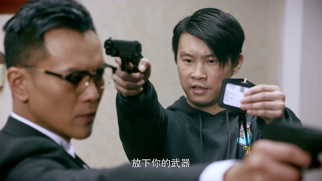 黑帮大佬火拼,卧底小弟亮牌
