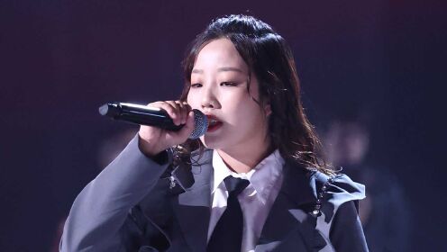 张露馨首位出场唱《斗罗大陆》主题曲,超强气场 核能高音点燃舞台