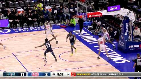 《NBA全场集锦》有点韦大爷那感觉了！贾里德抢断大回环上篮打进快攻反击