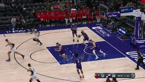 《NBA全场集锦》克拉克森弧顶发牌 奥利尼克底角冷血三分射大雕