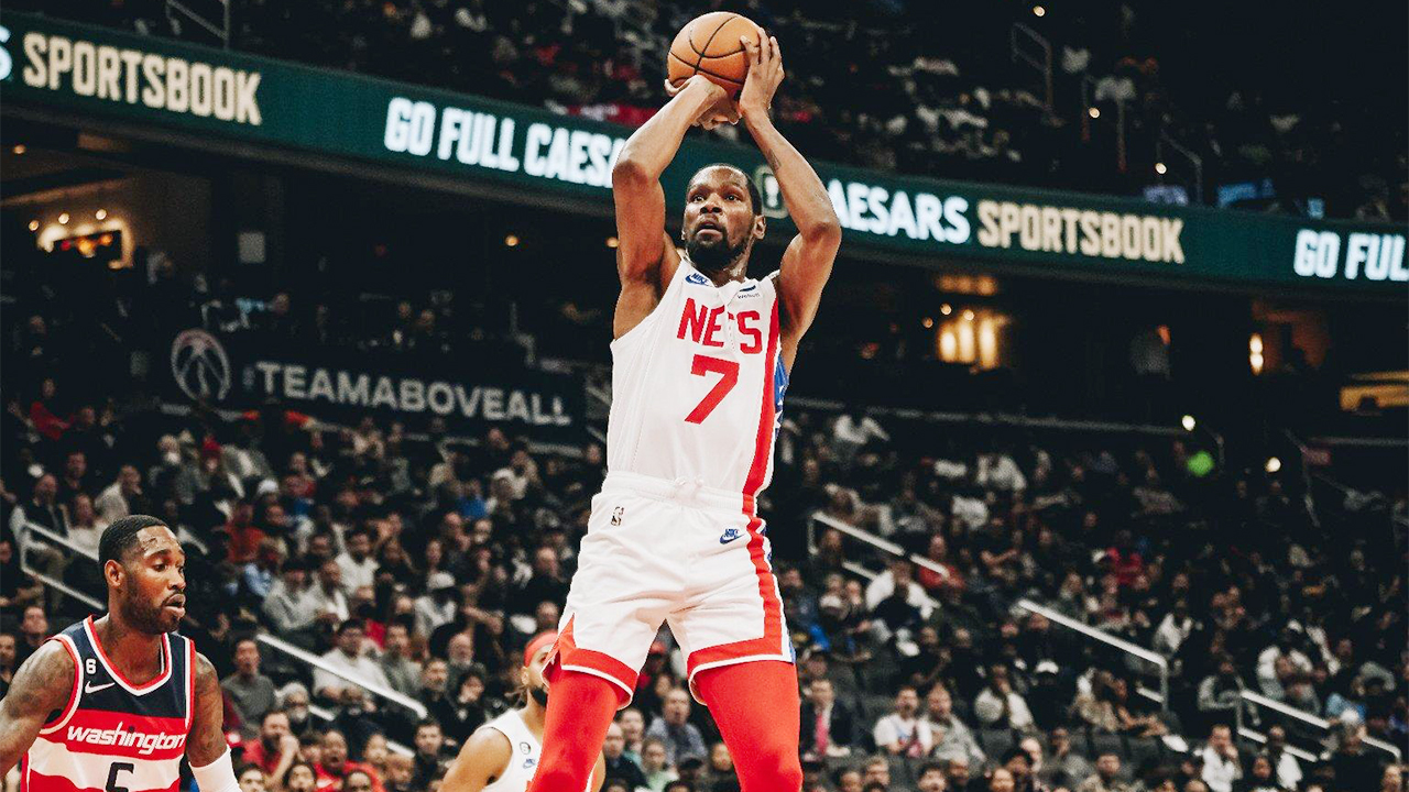 nba:杜兰特风骚脚步直接把对手晃倒